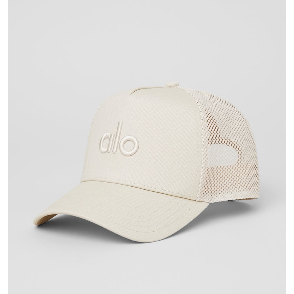 New Alo District Trucker Hat - Bone
